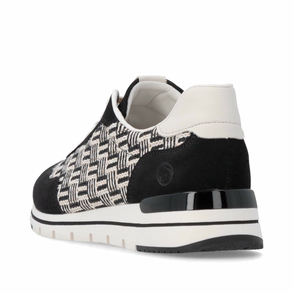 Baskets basses remonte noires vegan pour femme R6717-03 avec lacets. Chaussure vue de l'arrière.