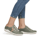 Grüne remonte Damen Schnürschuhe R1432-52 mit einem Reißverschluss. Schuh am Fuß.