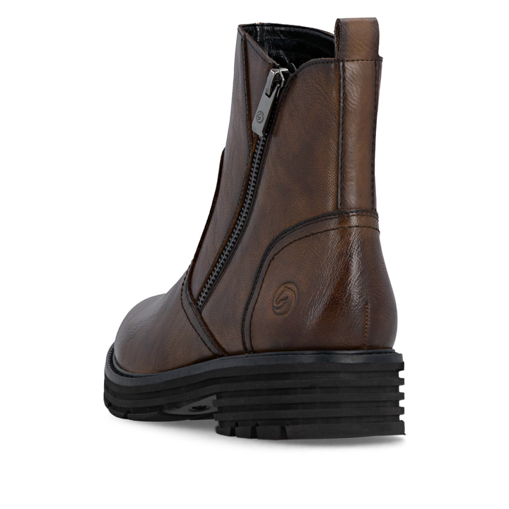 Dunkelbraune remonte Damen Stiefeletten D3A70-25 mit einem Reißverschluss. Schuh von hinten.