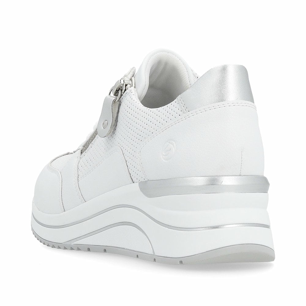 Weiße remonte Damen Sneaker Low D0T06-80 mit Reißverschluss sowie Extraweite H. Schuh von hinten.