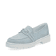 Blaue remonte Damen Loafer D1H01-12 mit Elastikeinsatz sowie geflochtenem Riemen. Schuh seitlich schräg.