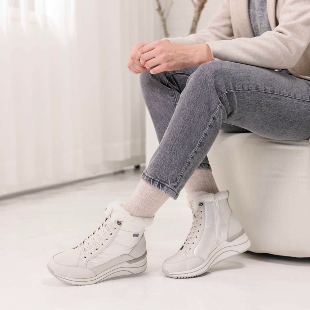 weiße remonte Schnürstiefel D0T80-80 getragen