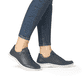 Blaue remonte Damen Schnürschuhe D1E07-14 mit der Komfortweite G. Schuh am Fuß.