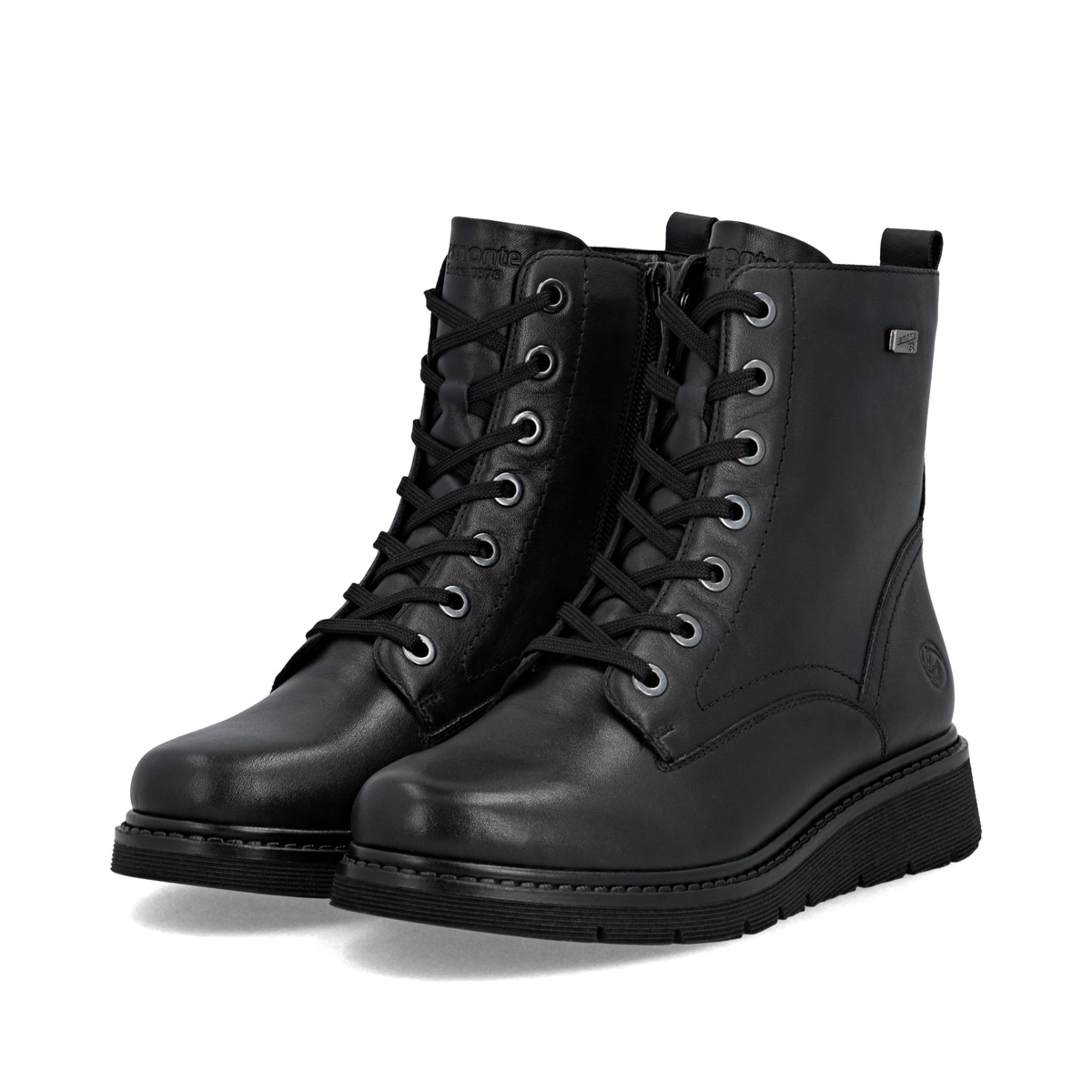 Schwarze remonte Damen Schnürstiefel D3979-00 mit wasserabweisender TEX-Membran. Schuhpaar seitlich schräg.