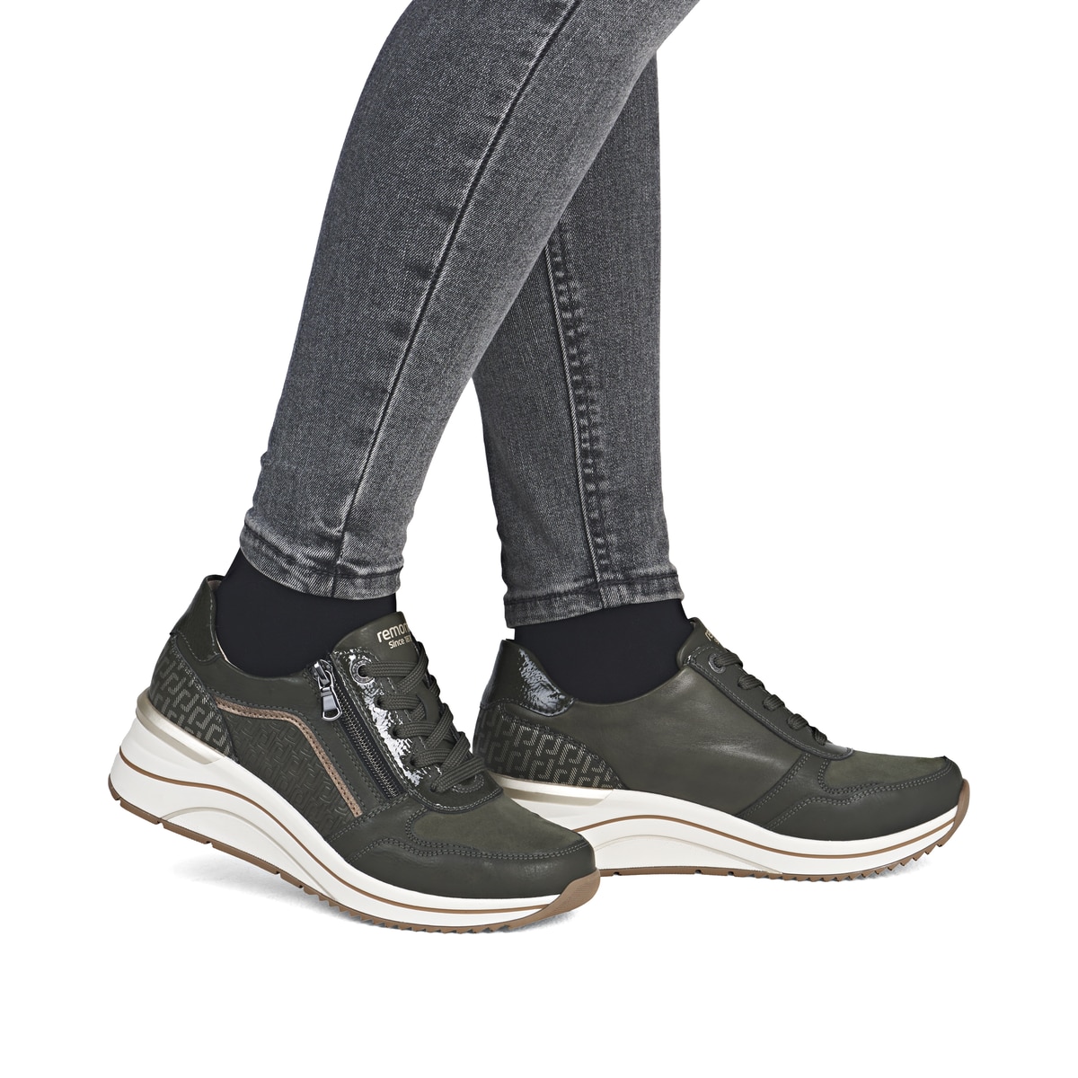 Baskets basses remonte vertes pour femme D0T16-54 avec fermeture éclair. Chaussure au pied.
