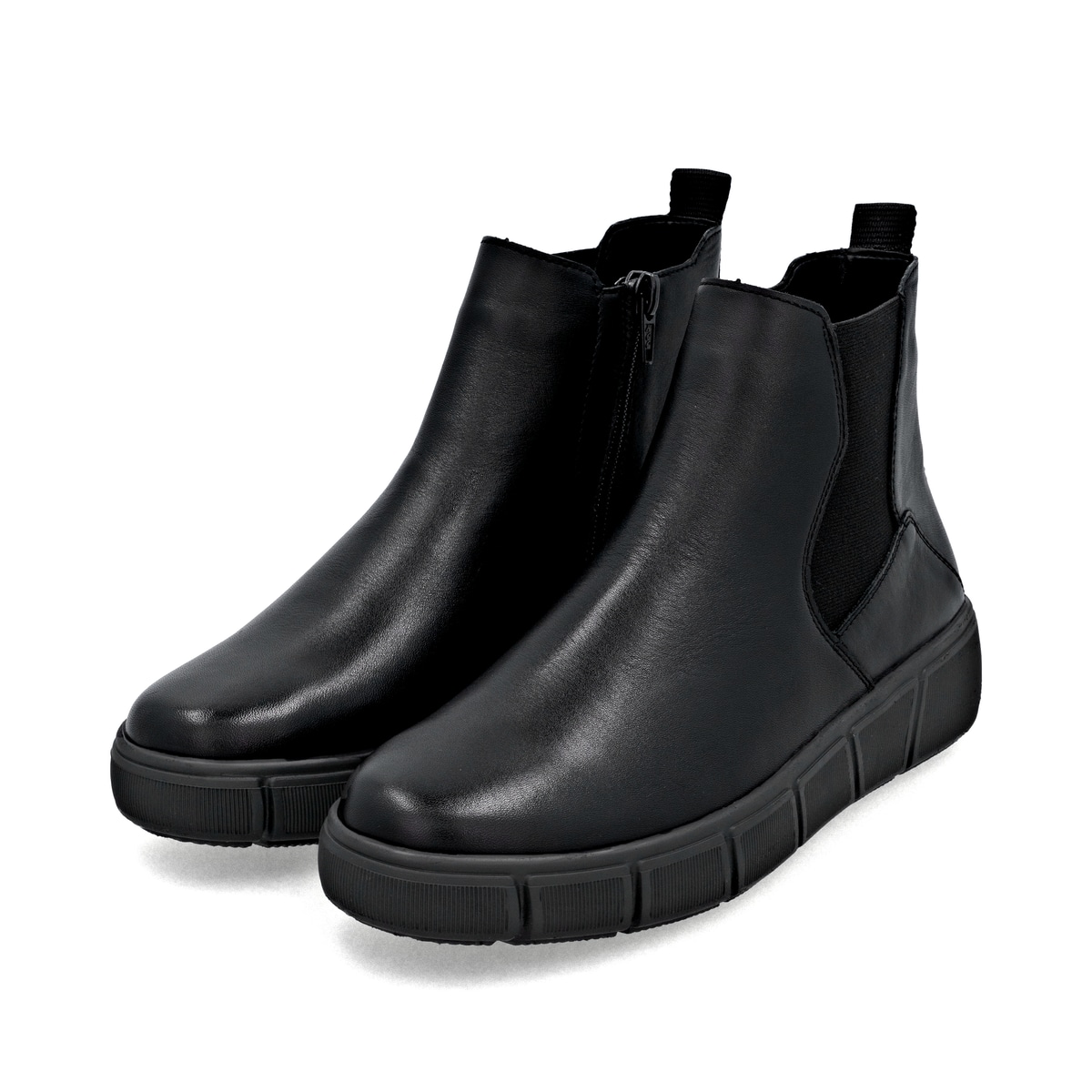 Schwarze remonte Chelsea Boots D1T71-01 mit Reißverschluss sowie Komfortweite G. Schuhpaar seitlich schräg.