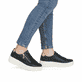 Baskets basses remonte noires pour femme D1C11-03 avec fermeture éclair. Chaussure au pied.
