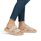 Metallische vegane remonte Damen Pantoletten D2N50-90 mit einem weichen Fußbett. Schuh am Fuß.