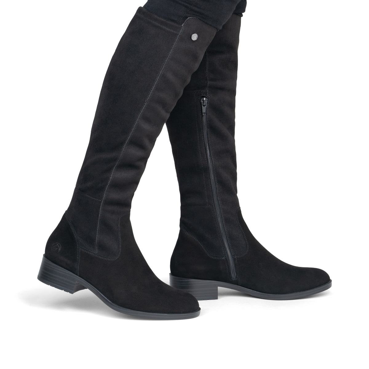 Bottes cuissardes remonte noires femmes D3U70-00 avec fermeture éclair. Chaussure au pied.