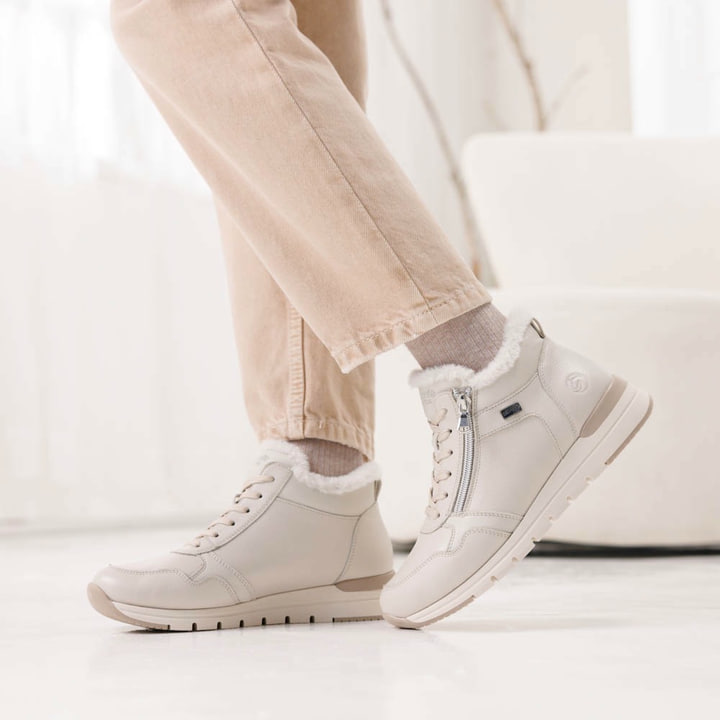 weiße remonte Kurzstiefel D2V71-80 getragen