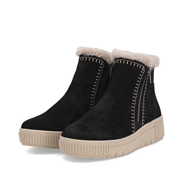 Schwarz-beige remonte Damen Kurzstiefel D3B70-03 mit modernen Ziernähten. Schuhpaar seitlich schräg.
