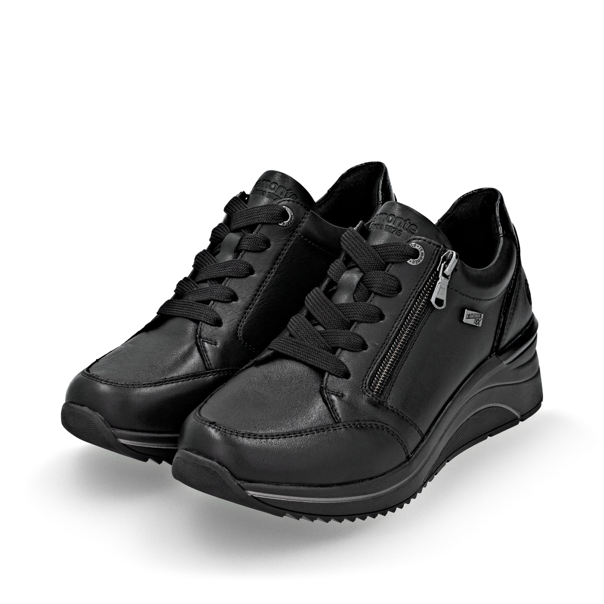 Schwarze remonte Damen Sneaker D0T03-00 mit wasserabweisender remonteTEX-Membran. Schuhpaar seitlich schräg.