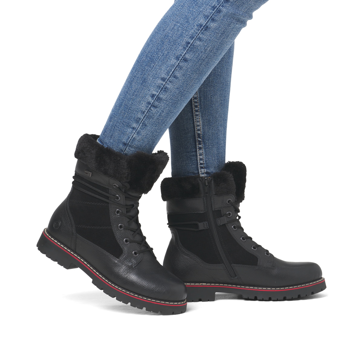 Nachtschwarze remonte Damen Schnürstiefel D9381-00 mit Flip-Grip Sohle. Schuh am Fuß.