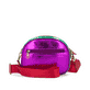 remonte Damen Handtasche Q0627-00 in Glanzschwarz aus Kunstleder mit Überschlag und Reißverschluss. Handtasche getragen.