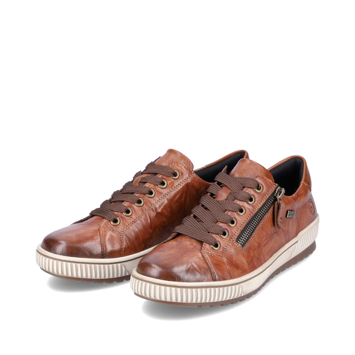 Braune remonte Damen Schnürschuhe D0700-22 mit wasserabweisender TEX-Membran. Schuhpaar seitlich schräg.