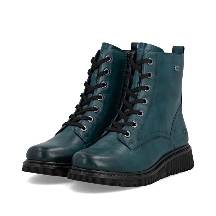 Blaue remonte Damen Schnürstiefel D3979-12 mit wasserabweisender TEX-Membran. Schuhpaar seitlich schräg.
