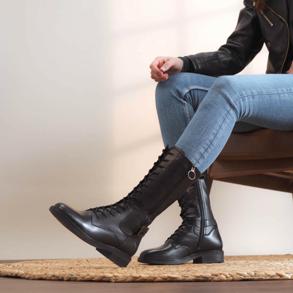 schwarze remonte Hochschaftstiefel D2W71-00 getragen