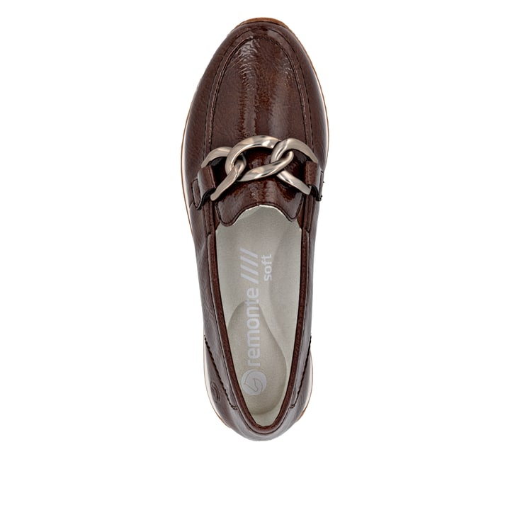 Braune remonte Damen Loafer D0H15-25 mit Deko-Kette sowie einem Gummizug. Schuh von oben.