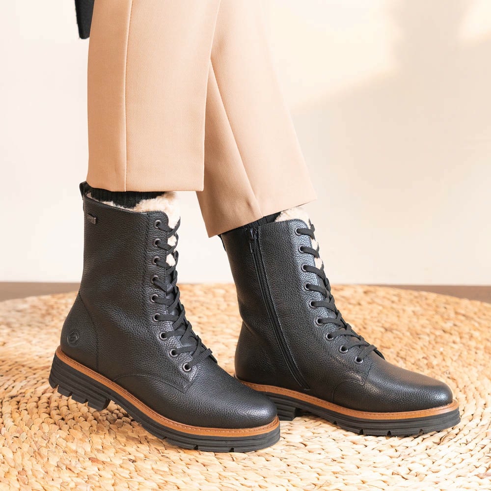 schwarze remonte Schnürstiefel D3A73-03 getragen