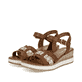 Nussbraune remonte Keilsandaletten D6461-24 mit einem Klettverschluss. Schuhpaar seitlich schräg.