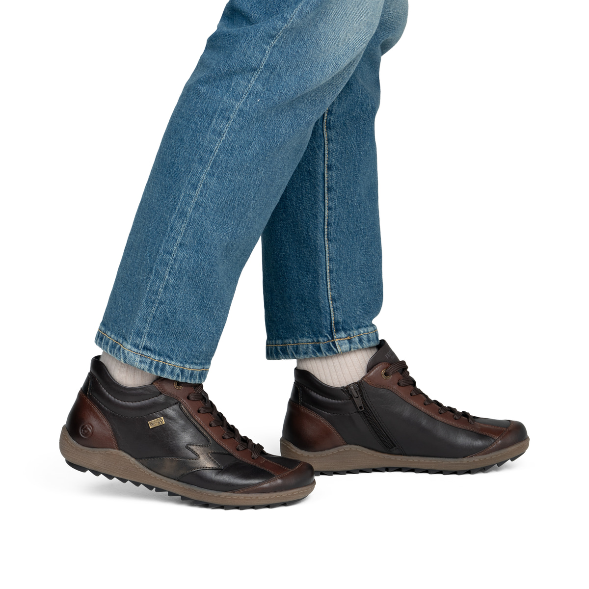 Braun-bronzene remonte Damen Schnürstiefel R1454-26. Schuh am Fuß.
