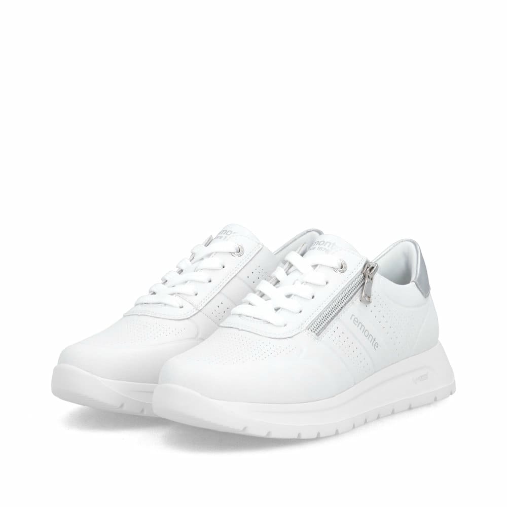 Weiße remonte Damen Schnürschuhe D2V03-80 mit Reißverschluss sowie Extraweite H. Schuhpaar seitlich schräg.