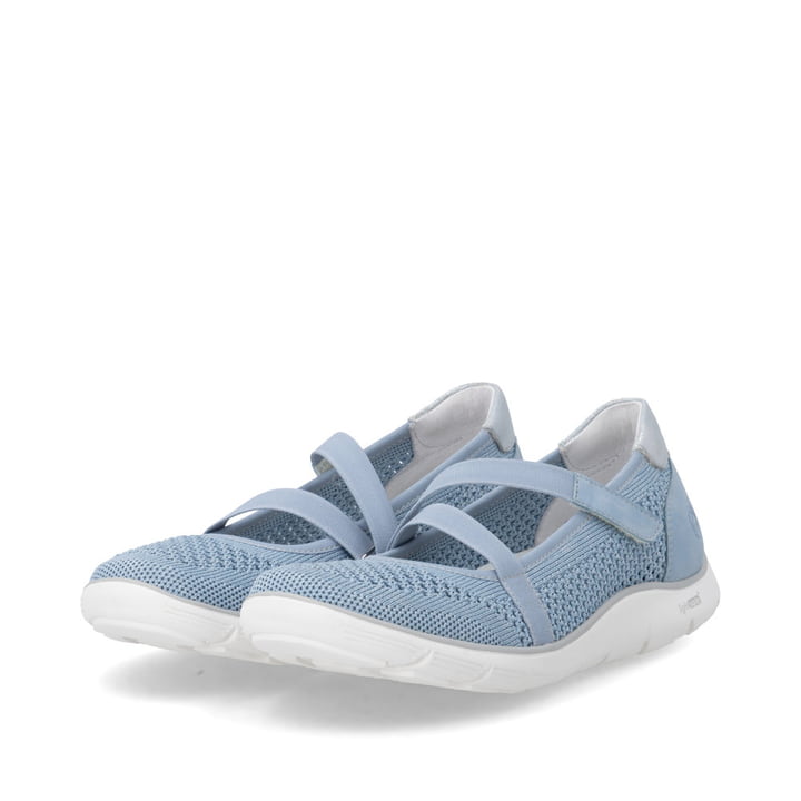 Blaue remonte Ballerinas D3G05-12 mit einem Klettverschluss sowie Komfortweite G. Schuhpaar seitlich schräg.