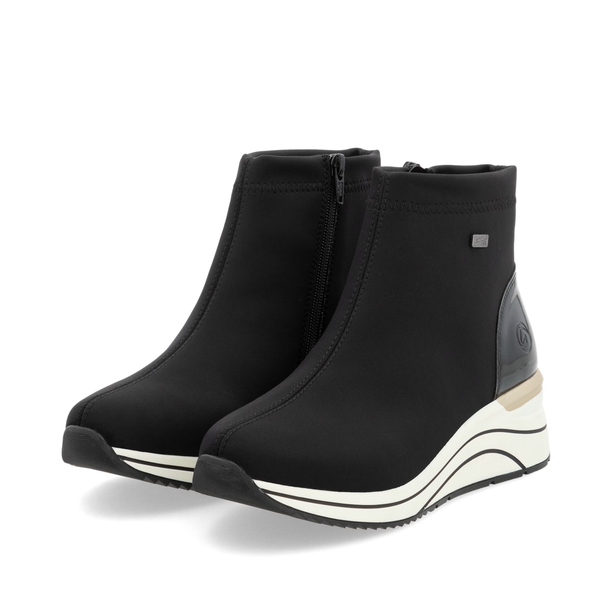 Schwarze remonte Damen Sneaker D0T73-03 mit wasserabweisender remonteTEX-Membran. Schuhpaar seitlich schräg.