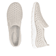 Beige remonte Damen Slipper D3G04-60 mit eleganten Zierlochungen sowie Gummizug. Schuh von oben, liegend.