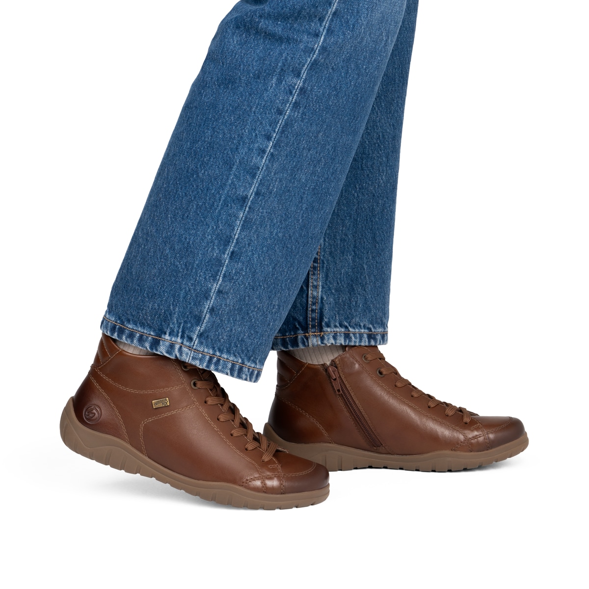 Braune remonte Damen Schnürstiefel D3T70-24 mit wasserabweisender TEX-Membran. Schuh am Fuß.