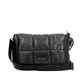 Sac à main remonte Q0716-00 en noir avec fermeture éclair et des bretelles ajustables. Face avant.