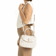 remonte Damen Handtasche Q0627-00 in Glanzschwarz aus Kunstleder mit Überschlag und Reißverschluss. Handtasche getragen.