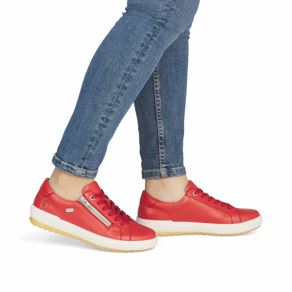 Chaussures à lacets remonte rouges pour femme D0700-33. Chaussure au pied.