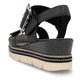 Schwarze remonte Keilsandaletten D2L53-00 mit einem Klettverschluss. Schuh von hinten.