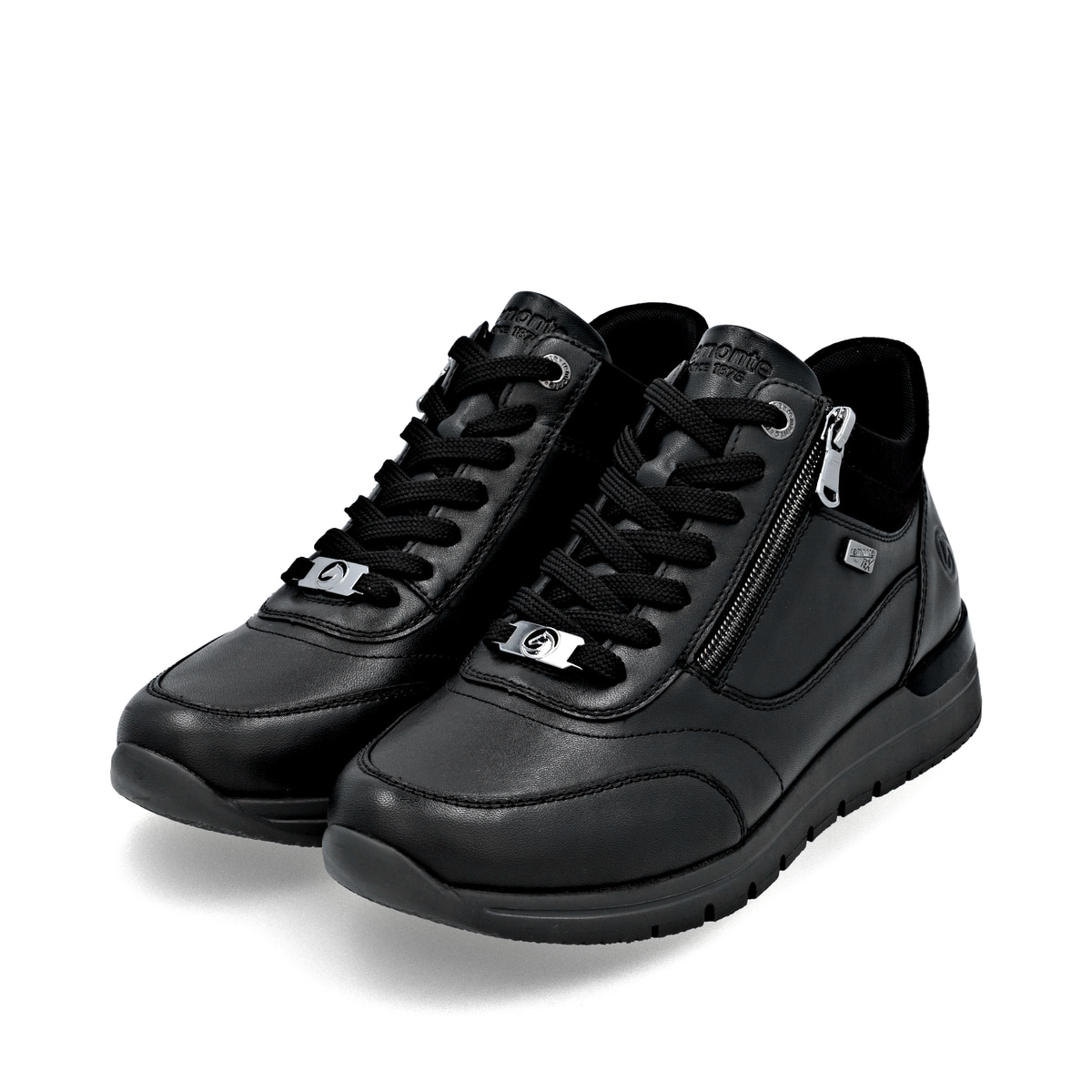 Schwarze remonte Damen Kurzstiefel R6775-00 mit wasserabweisender TEX-Membran. Schuhpaar seitlich schräg.