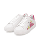 Weiße remonte Damen Sneaker Low D2J00-82 mit Schnürung sowie der Komfortweite G. Schuhpaar seitlich schräg.