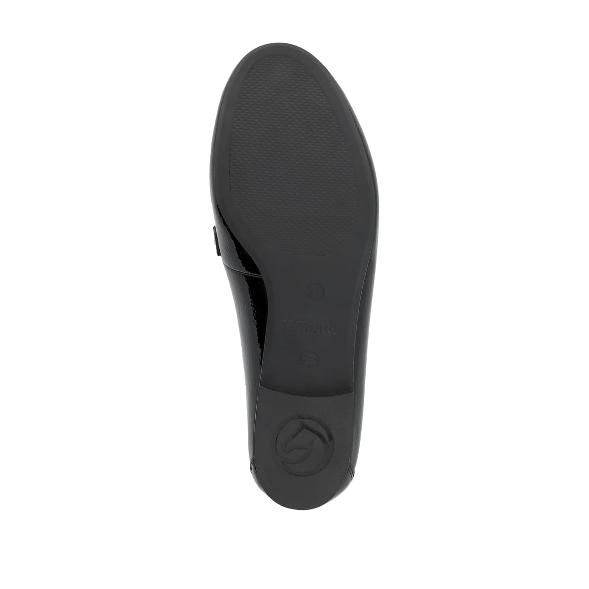 Mocassins remonte noir brillant pour femmes D0K00-01 avec chaîne à gros maillons. Vue semelle extérieure de la chaussure.