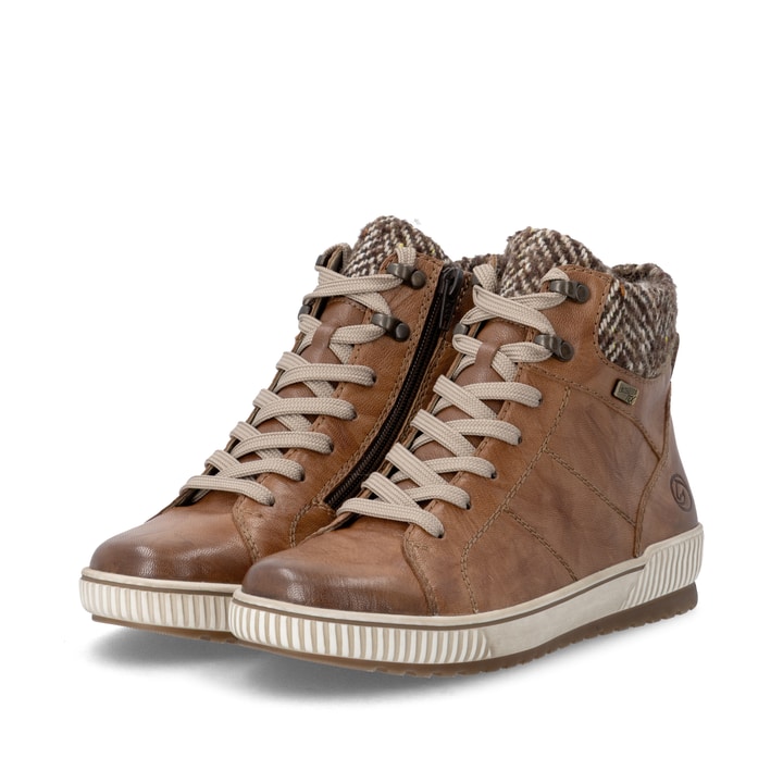 Cognacfarbene remonte Damen Schnürstiefel D0784-22. Schuhpaar seitlich schräg.