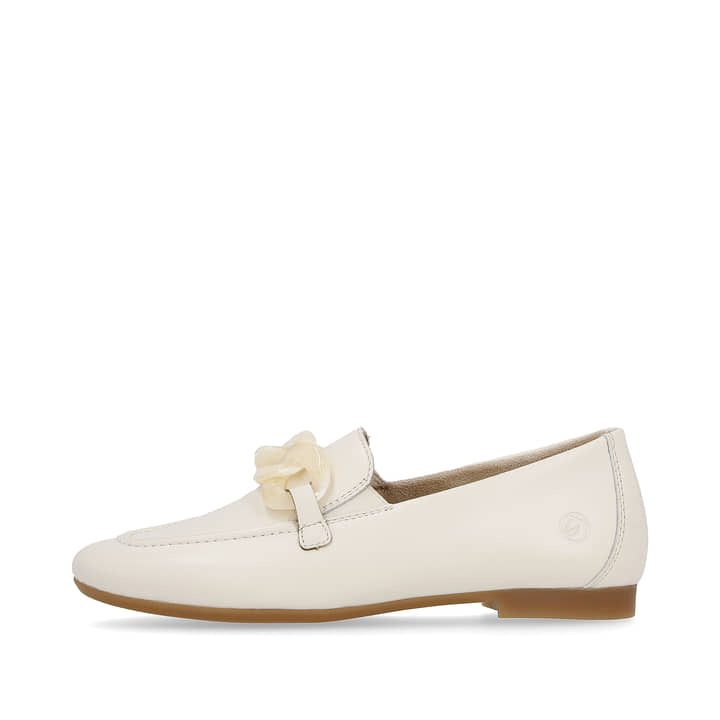 Macciatoweiße remonte Damen Loafer D0K00-80 mit einem Elastikeinsatz. Schuh Außenseite.