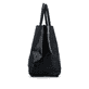 remonte Shopper Q0748-00 in Schwarz mit Wendefunktion, silbernem Logo-Anhänger und geräumigem Hauptfach. Rechtsseitig.