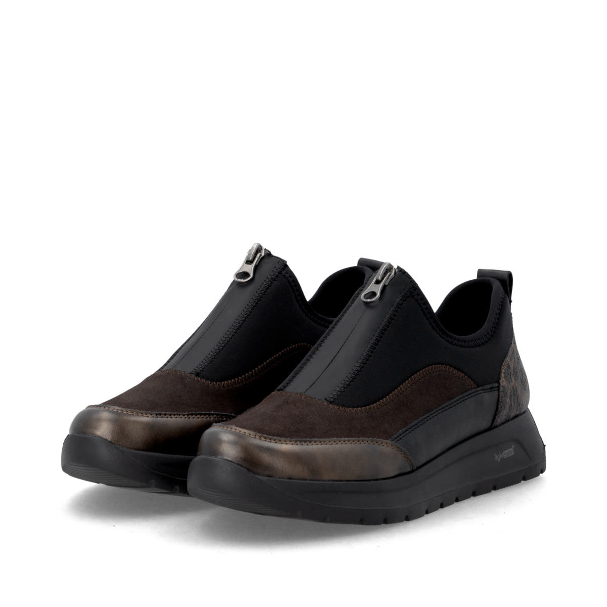 Vegane, schwarz-bronzene remonte Damen Slipper D2V01-05 mit der lightsole+. Schuhpaar seitlich schräg.