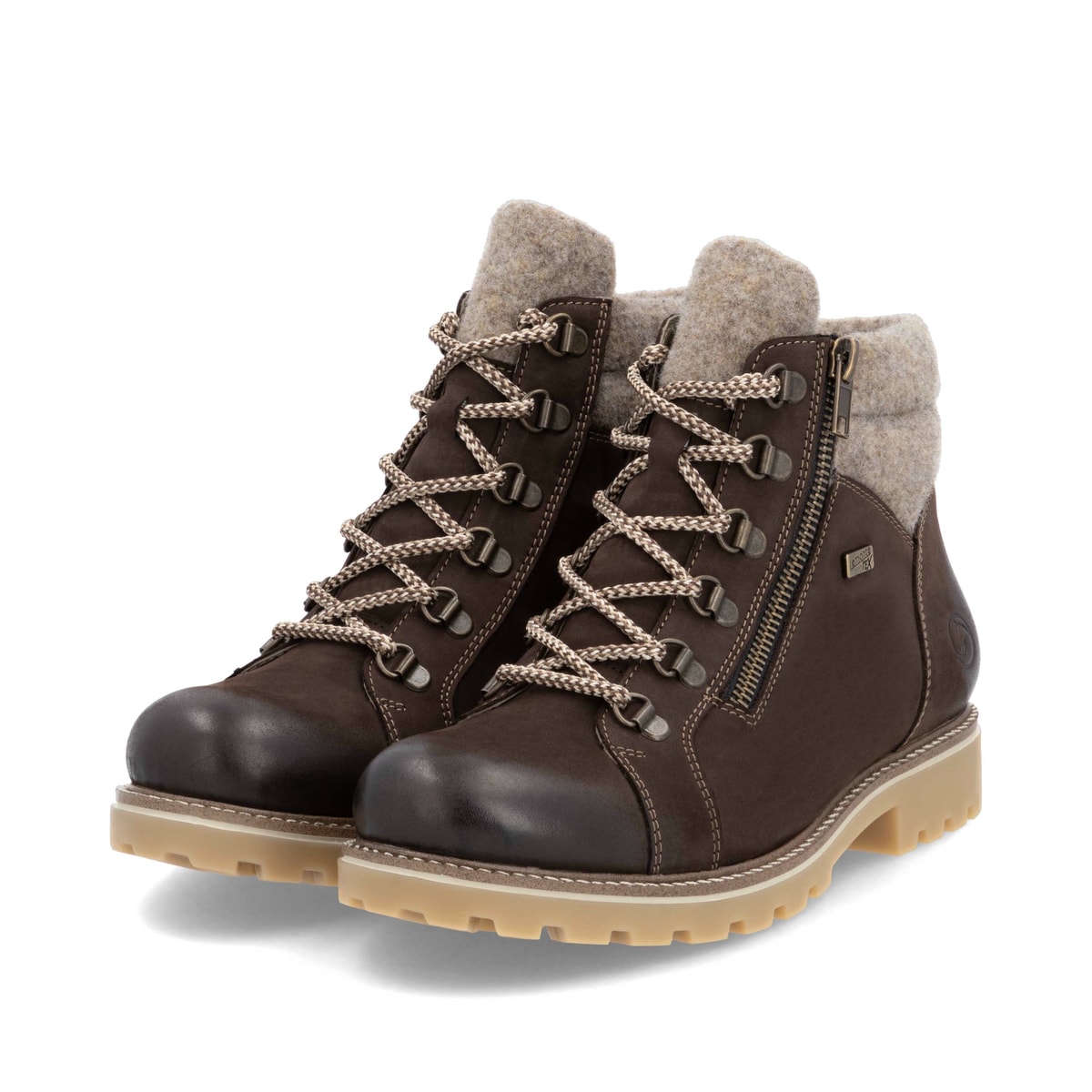 Braune remonte Damen Schnürstiefel D7478-25 mit wasserabweisender TEX-Membran. Schuhpaar seitlich schräg.