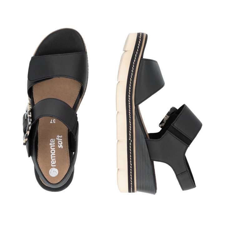 Schwarze remonte Keilsandaletten D2L53-00 mit einem Klettverschluss. Schuh von oben, liegend.