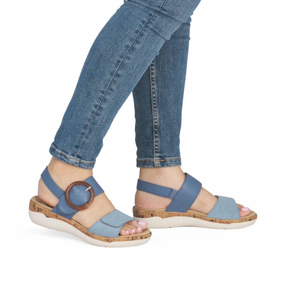 Sandales à lanières remonte bleues femme R6853-15 avec boucle tendance. Chaussure au pied.