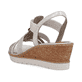 
Blütenweiße remonte Damen Keilsandaletten R6264-80 mit Elastikeinsatz sowie Keilabsatz. Schuh von hinten