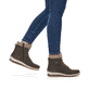 
Asphaltgraue remonte Damen Schnürstiefel R8477-46 mit Schnürung und Reißverschluss. Schuh am Fuß