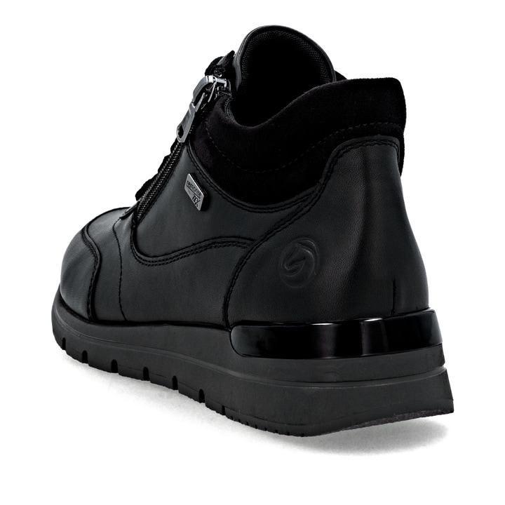 Schwarze remonte Damen Kurzstiefel R6775-00 mit wasserabweisender TEX-Membran. Schuh von hinten.