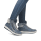 Blaue remonte Damen Schnürstiefel D0780-14 mit wasserabweisender TEX-Membran. Schuh am Fuß.
