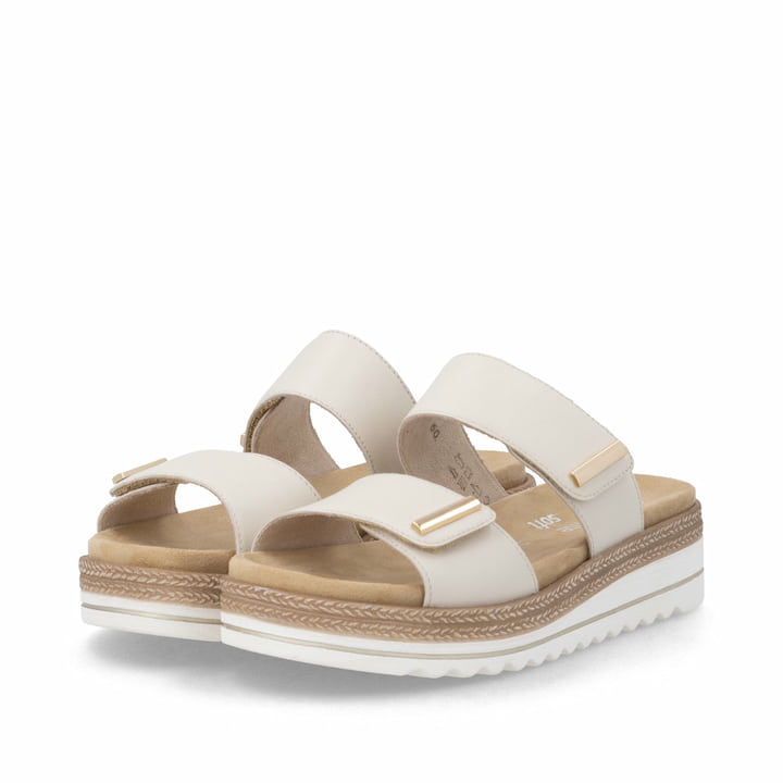 Beige remonte Damen Pantoletten D0Q64-60 mit einem Klettverschluss. Schuhpaar seitlich schräg.