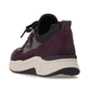 Weinrote remonte Damen Slipper D3V01-30 mit Deko-Reißverschluss sowie Gummizug. Schuh von hinten.